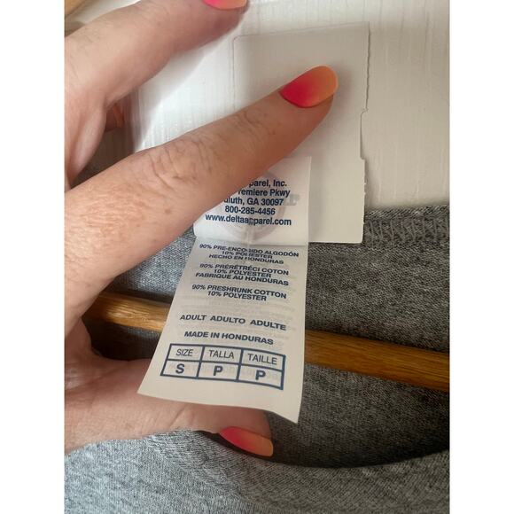 NWT New Havana Cuba Flag Delta Pro Weight Gray Tank Top Sleeveless Size Small - Picture 6 of 8